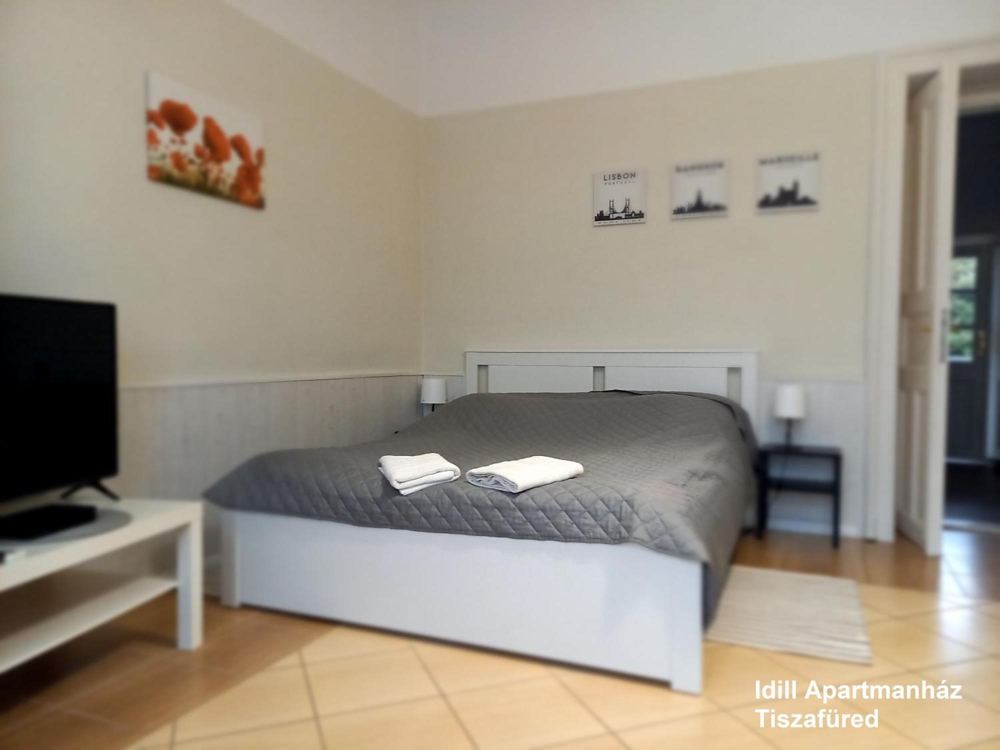 Idill Apartmanhaz B&B Tiszafured Ngoại thất bức ảnh