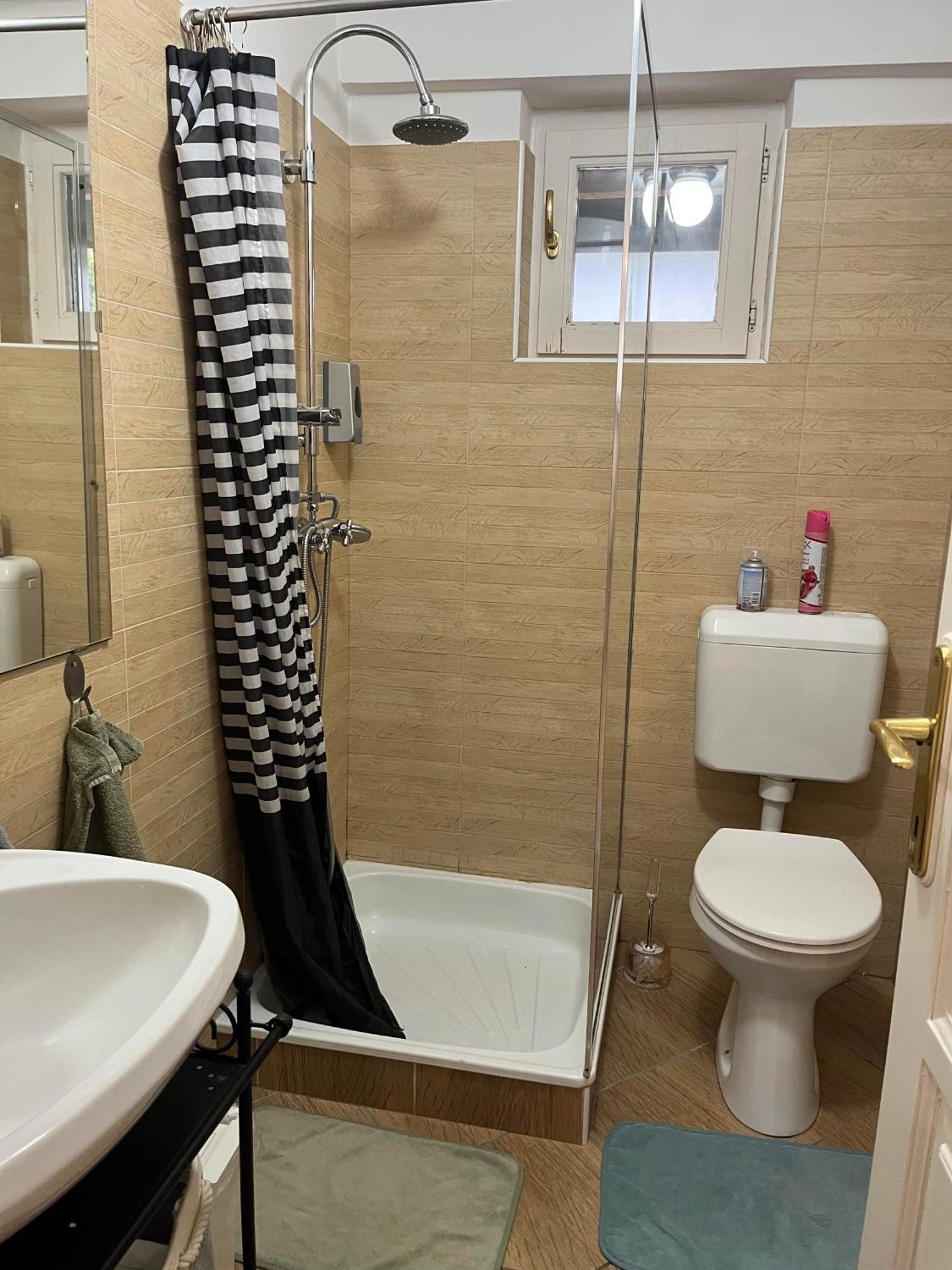 Idill Apartmanhaz B&B Tiszafured Ngoại thất bức ảnh